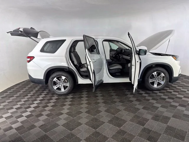Used 2023 White Honda EX-L image 16