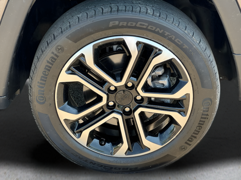 Used 2022 Gray Jeep Limited image 32