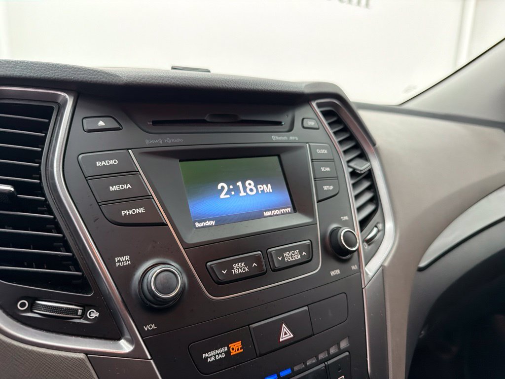 Used 2016 White Hyundai SE image 17