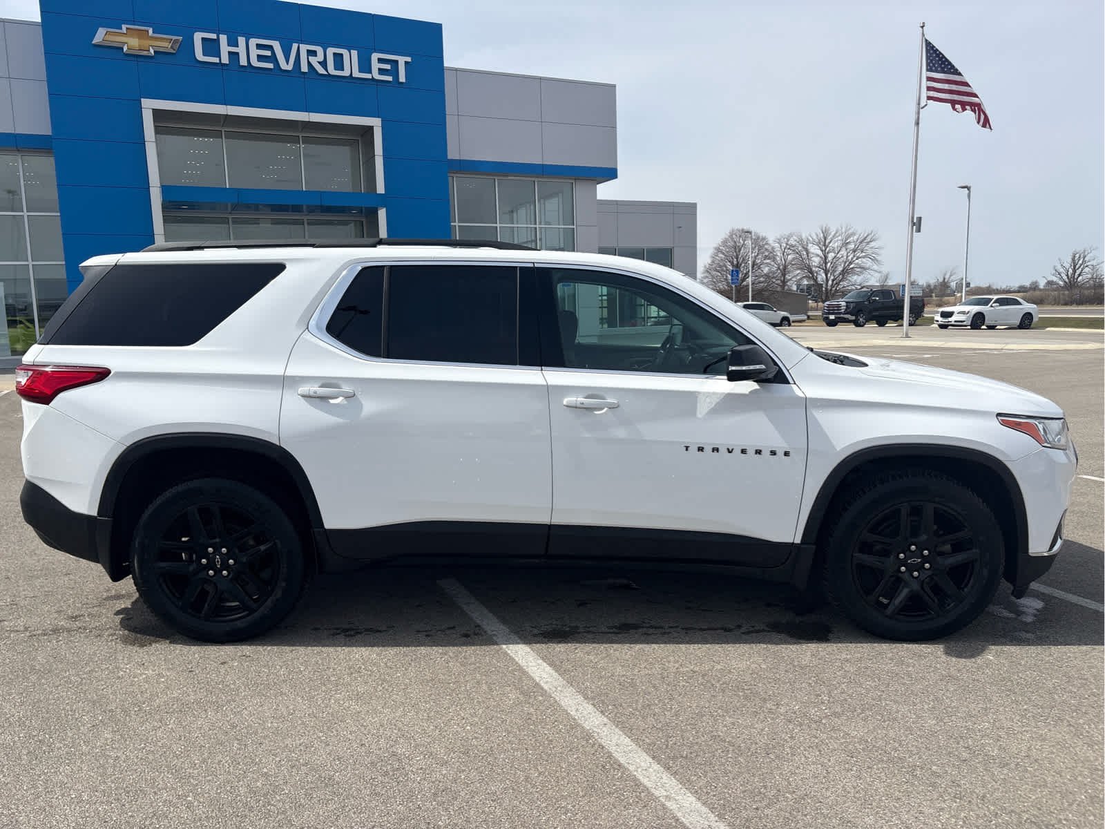 Used 2019 Chevrolet Traverse 1LT with VIN 1GNEVGKW4KJ257507 for sale in Spring Valley, Minnesota
