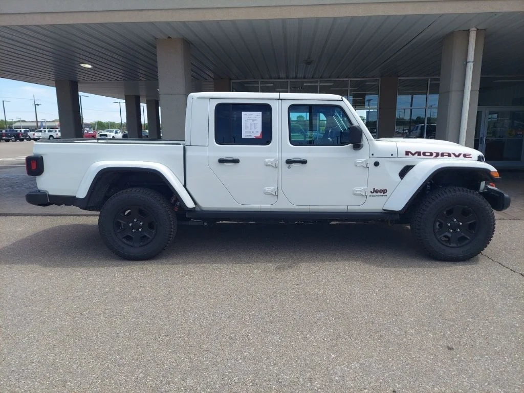 Used 2023 White Jeep Mojave image 8