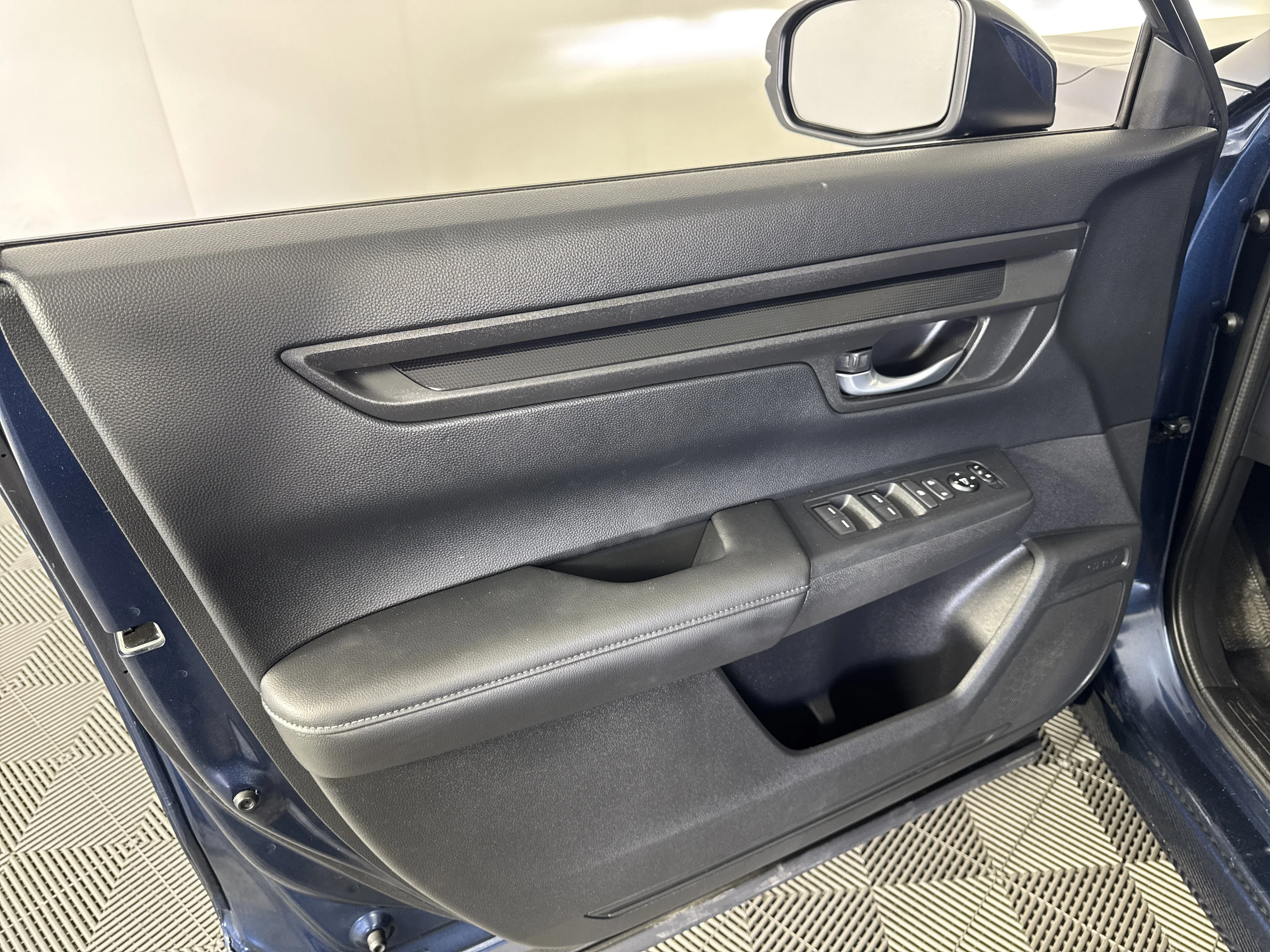 Used 2024 Canyon River Blue Metallic Honda LX image 13
