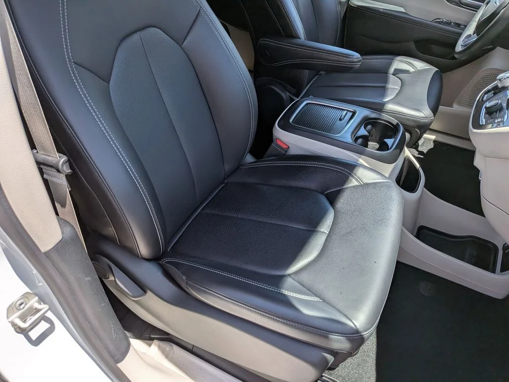 Used 2023 White Chrysler Touring L image 29