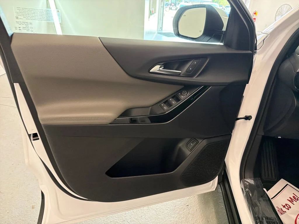 New 2027 Summit White Chevrolet LT image 13