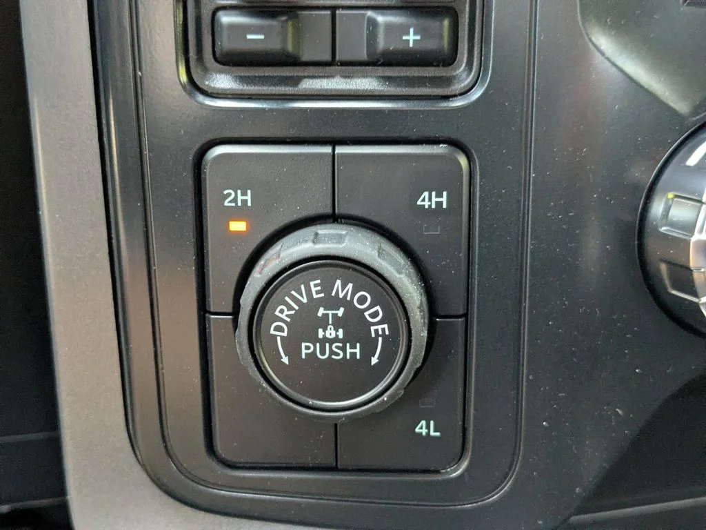 New 2026 Carbonized Gray Metallic Ford XLT image 24