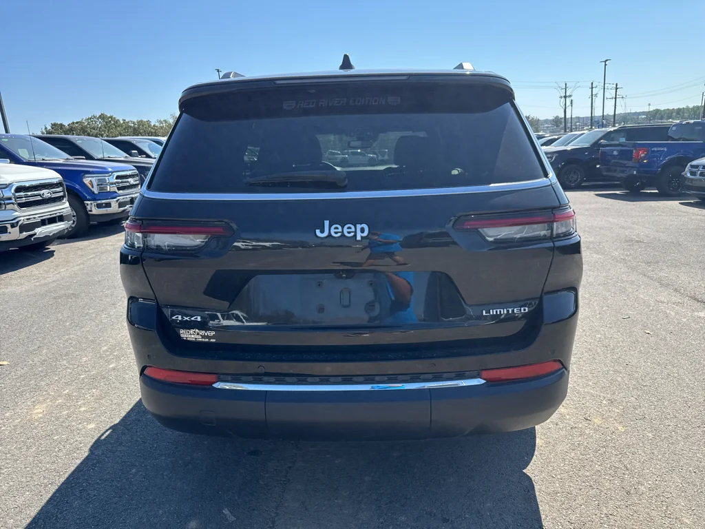 Used 2024 Diamond Black Crystal Pearlcoat Jeep Limited image 6