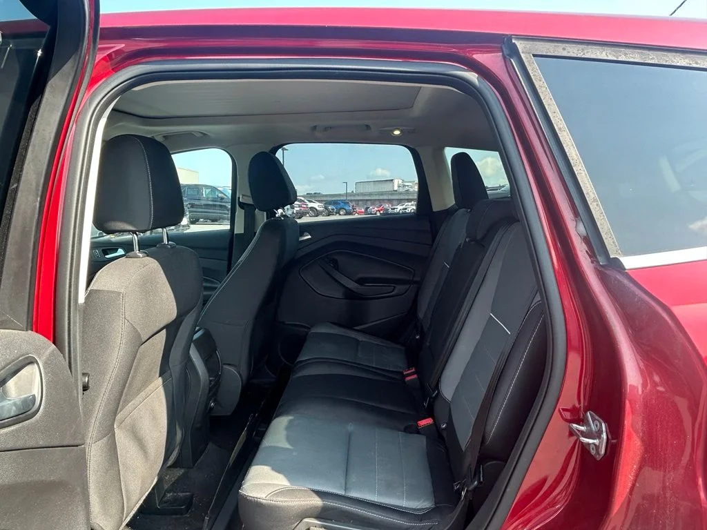 Used 2015 Ruby Red Metallic Ford SE image 19