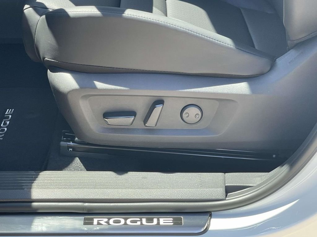 New 2026 Everest White Pearl TriCoat Nissan Dark Armor™ image 15