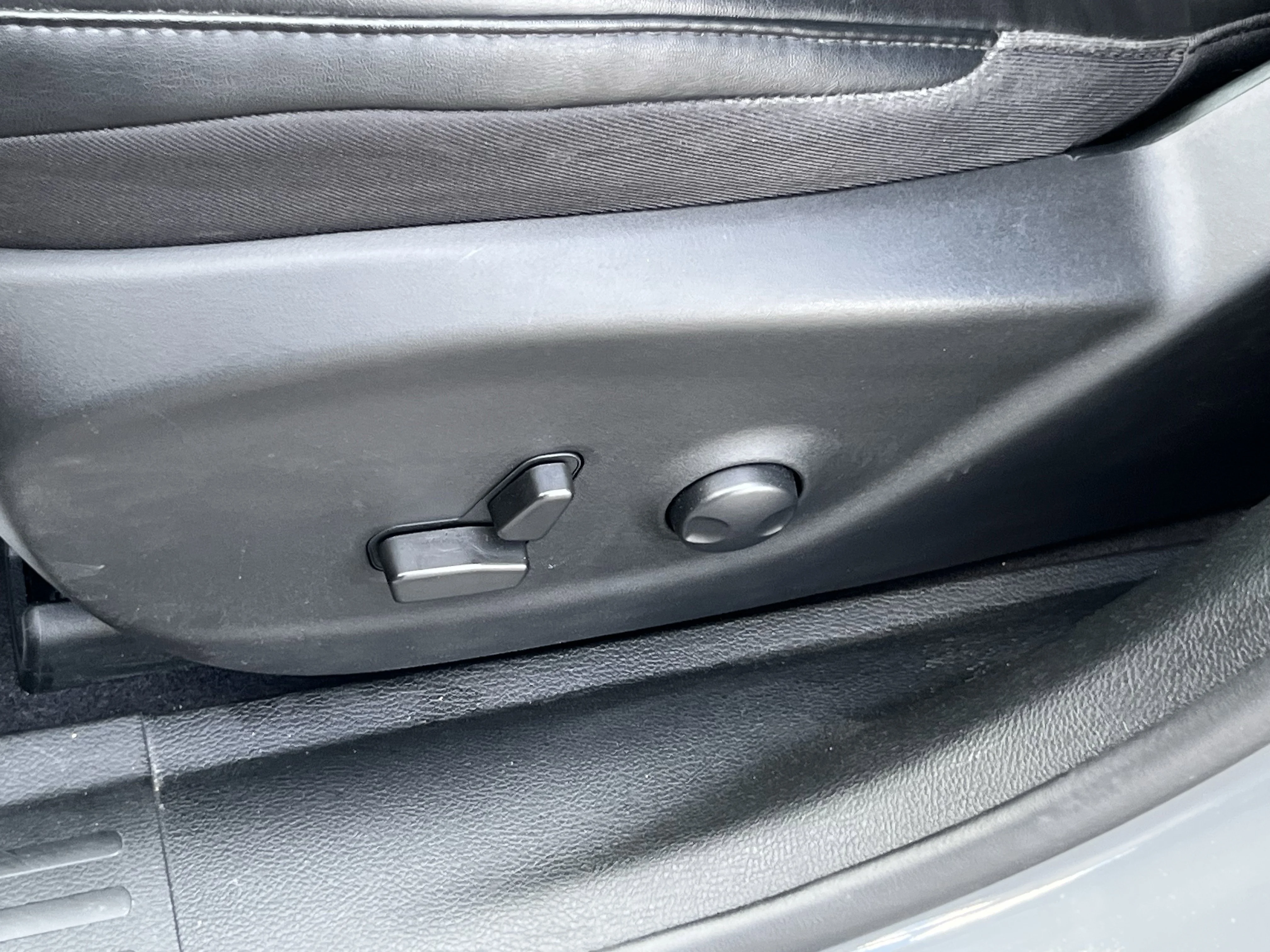 Used 2022 Gray Clearcoat Jeep Trailhawk image 17