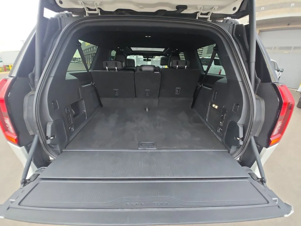 Used 2025 White Ford Platinum image 13