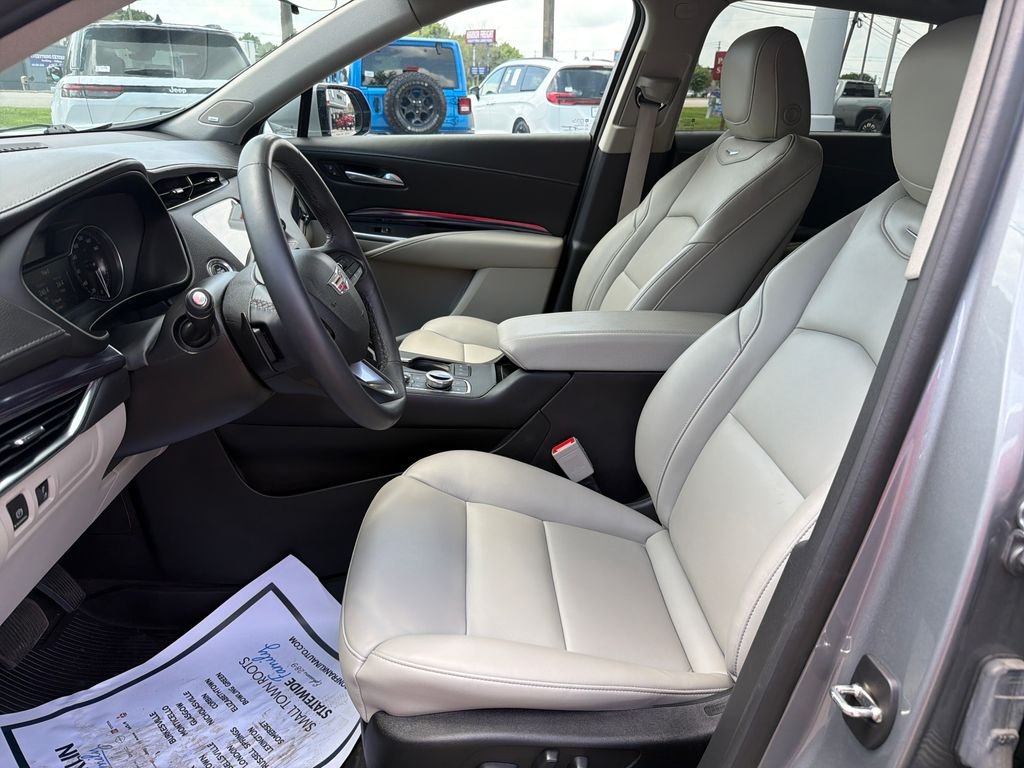 Used 2023 Silver Cadillac Luxury image 14