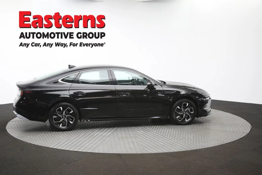 Used 2025 Black Hyundai SEL image 45