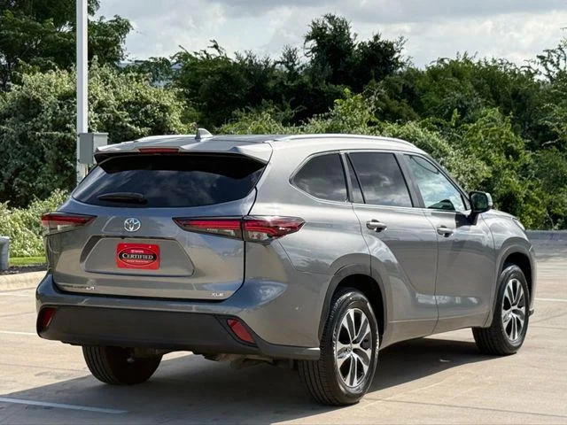 Certified Used 2025  Toyota XLE image 34