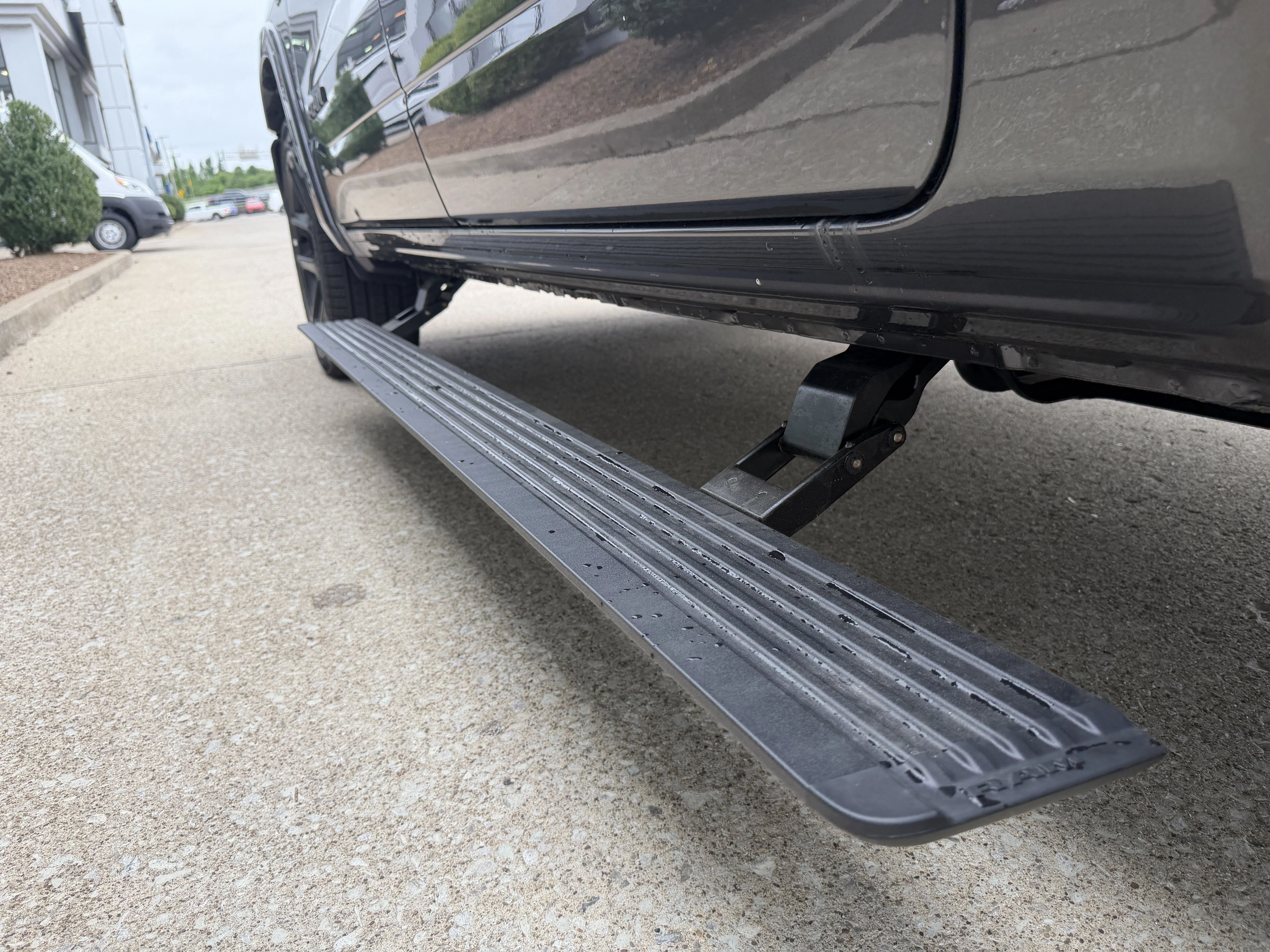 New 2026 Granite Crystal Metallic Clear-Coat Exterior Paint RAM Laramie image 34