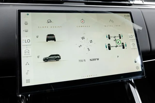 New 2026 Fuji White Land Rover Dynamic SE image 39