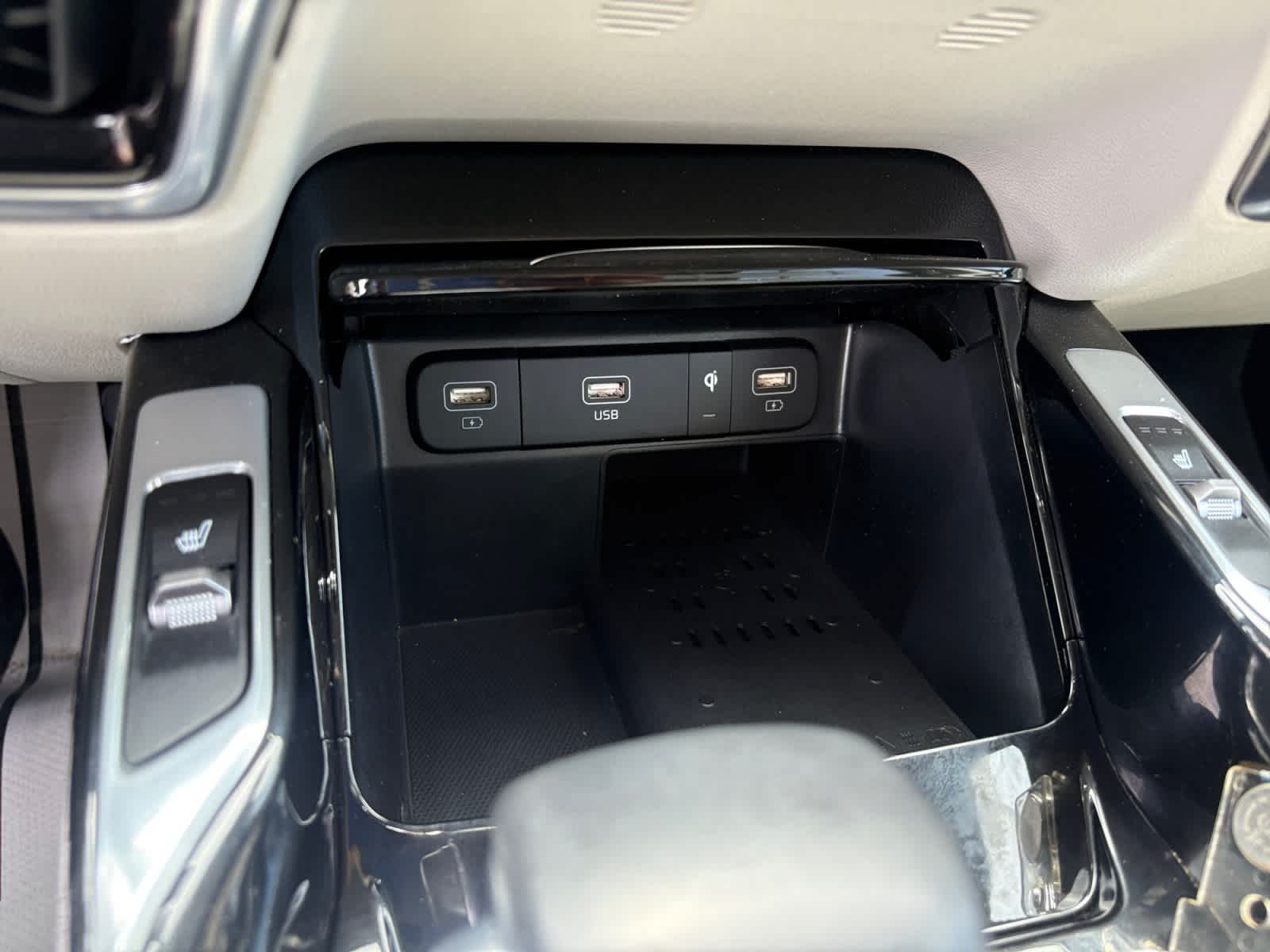 Used 2023 Glacial White Pearl Kia SX image 33