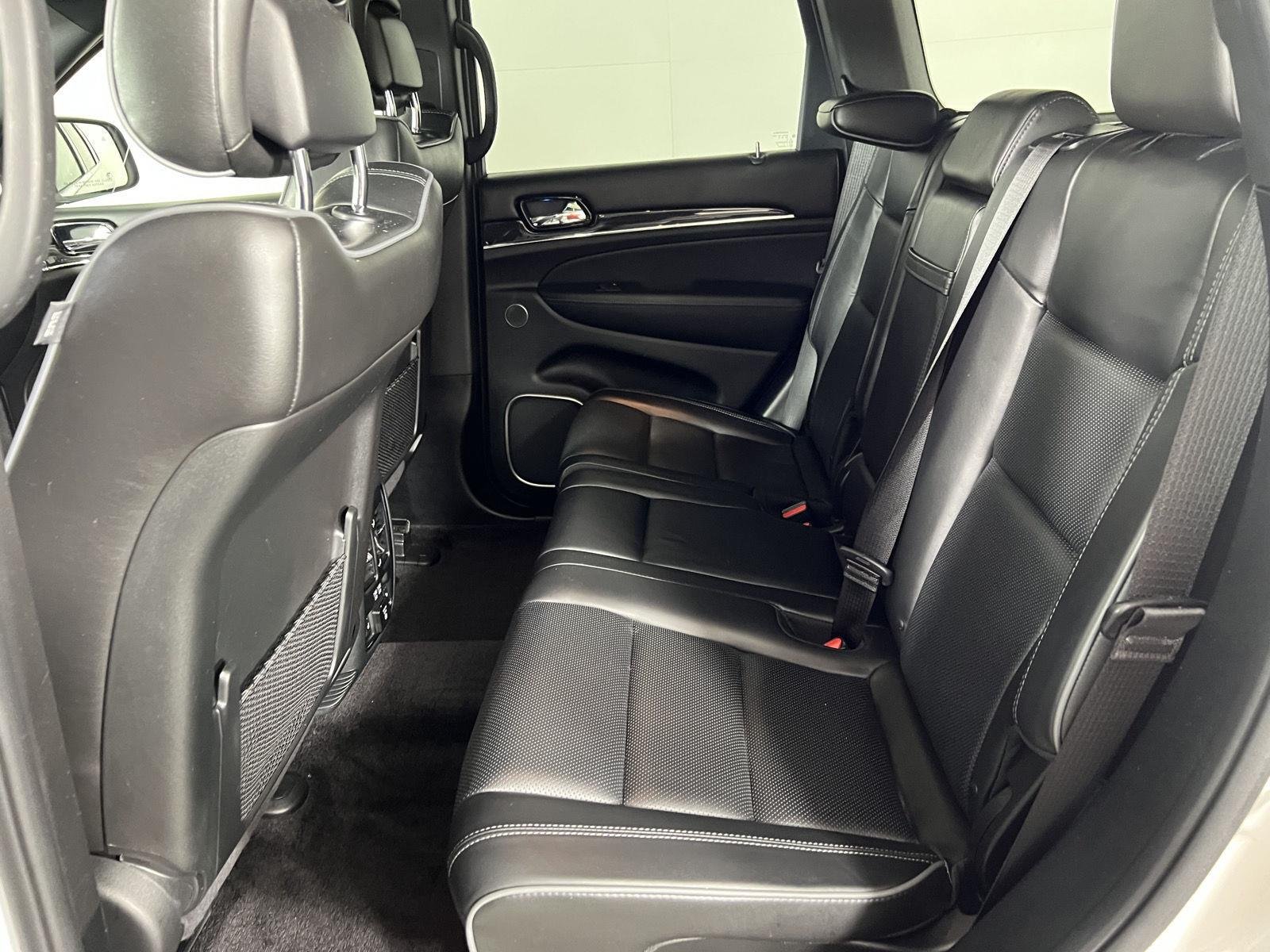 Used 2019 Ivory 3-Coat Jeep Overland image 12