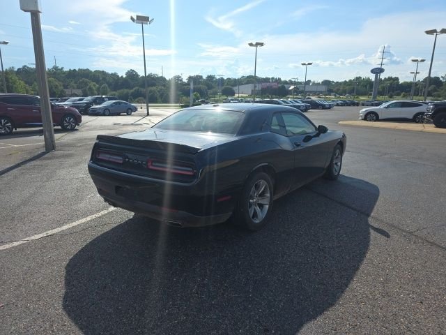 Used 2019 Pitch Black Clearcoat Dodge SXT image 3