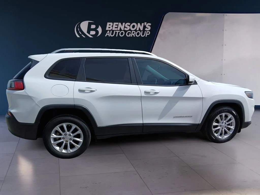 Used 2021 White Jeep Latitude image 6