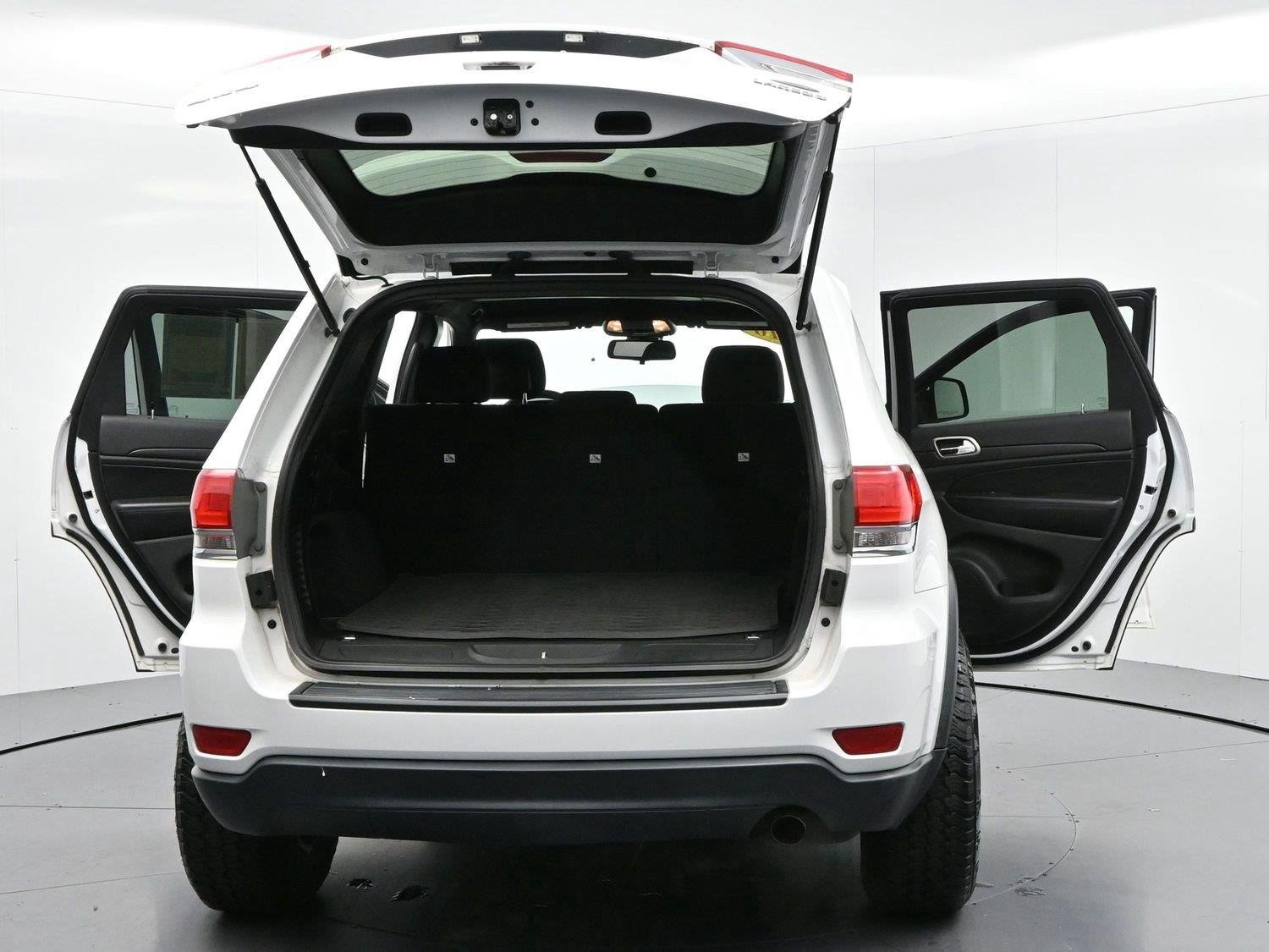 Used 2016 Bright White Clearcoat Jeep Laredo image 37