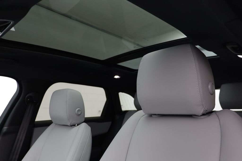 New 2026 Fuji White LAND ROVER Dynamic SE image 14