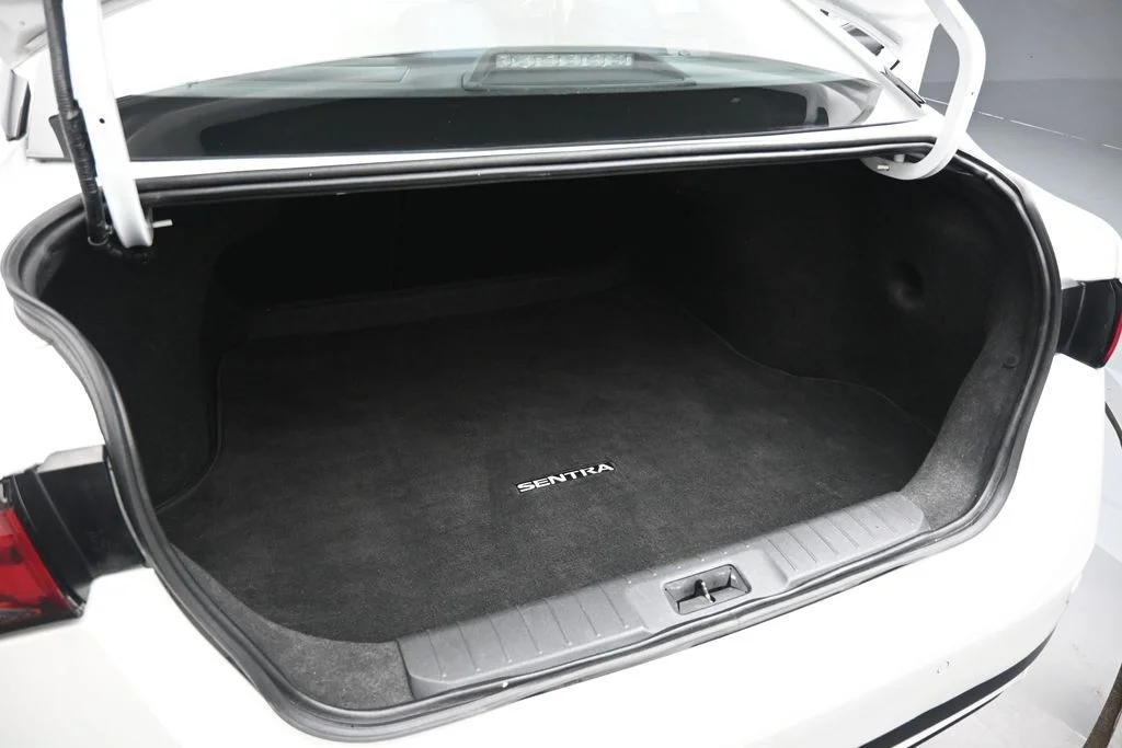 Used 2024 White Nissan SR image 21