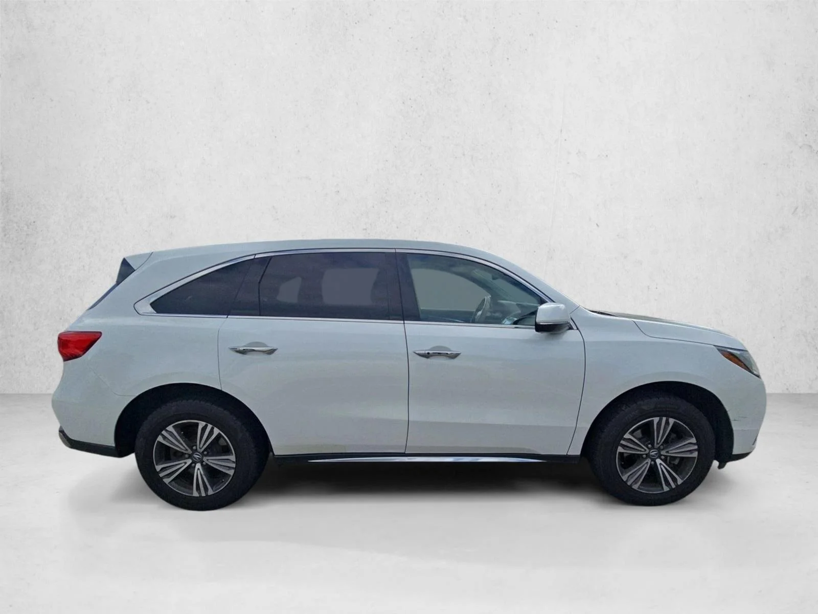Used 2017  Acura  image 4