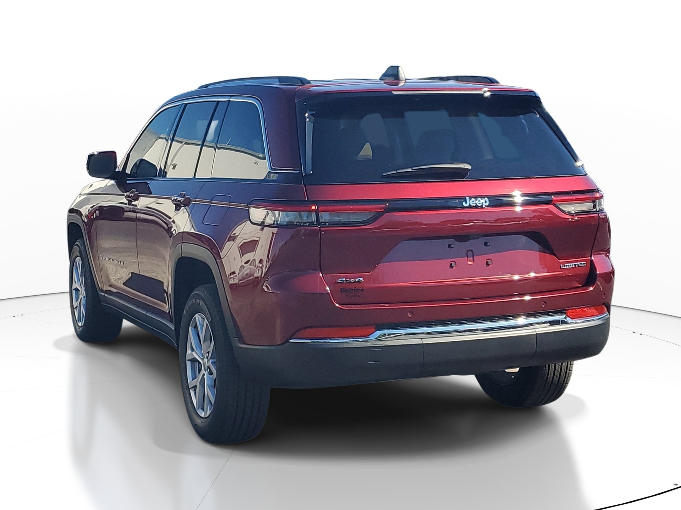Used 2022 Velvet Red Pearlcoat Jeep Limited image 3
