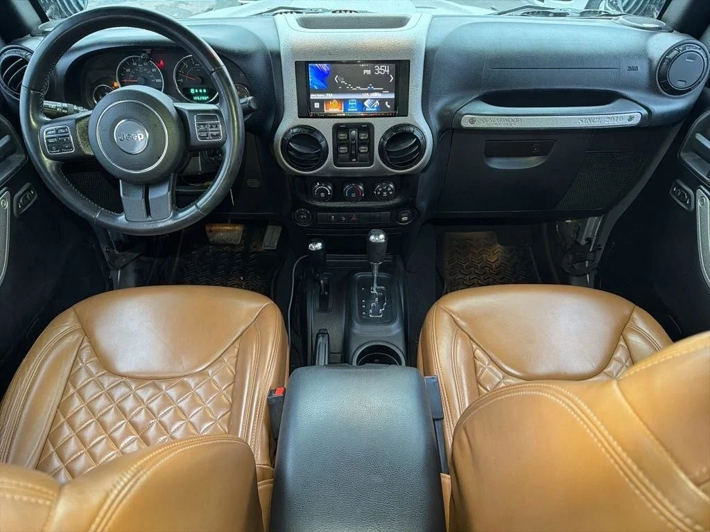 Used 2015 Silver Jeep Unlimited Sport image 35