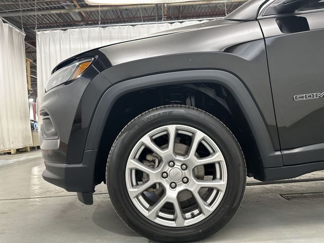 Used 2022 Black Jeep Latitude Lux image 22