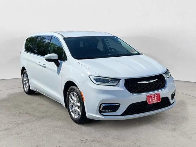 Used 2023 Bright White Clearcoat Chrysler Touring L image 7