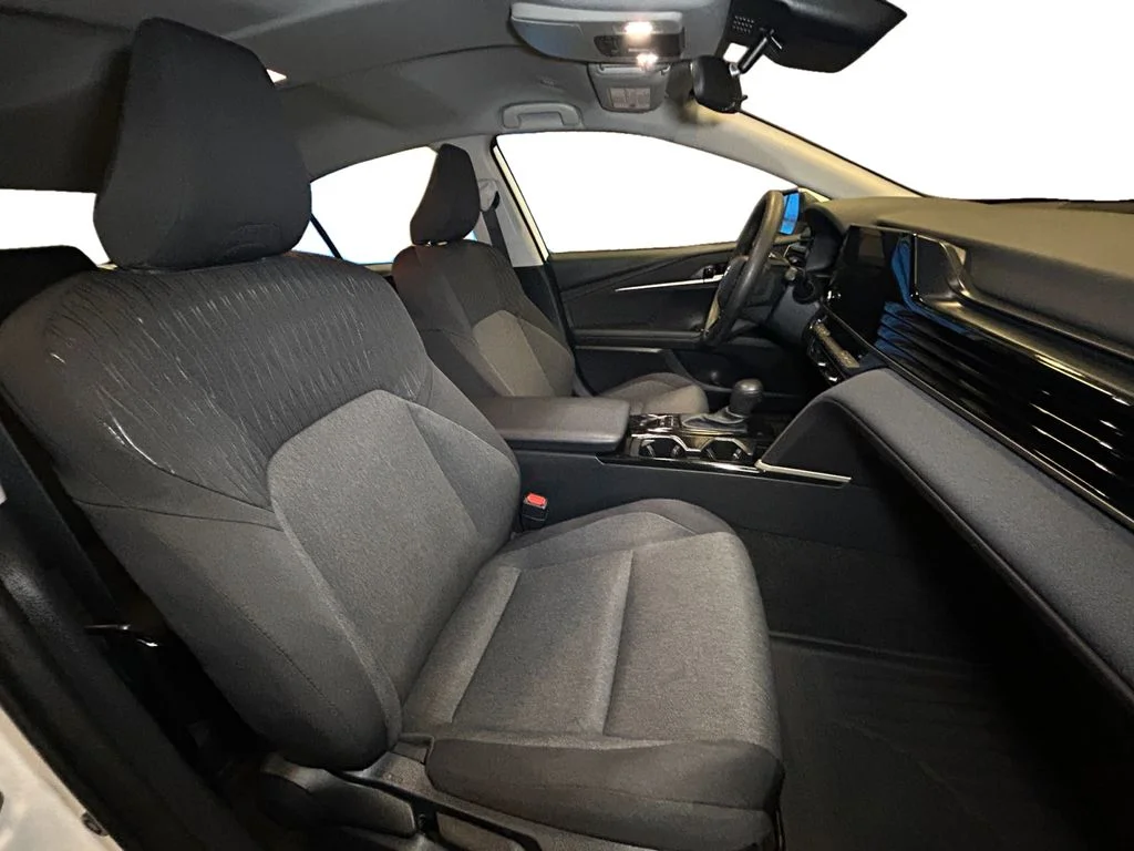 Used 2025 Ice Toyota LE image 15