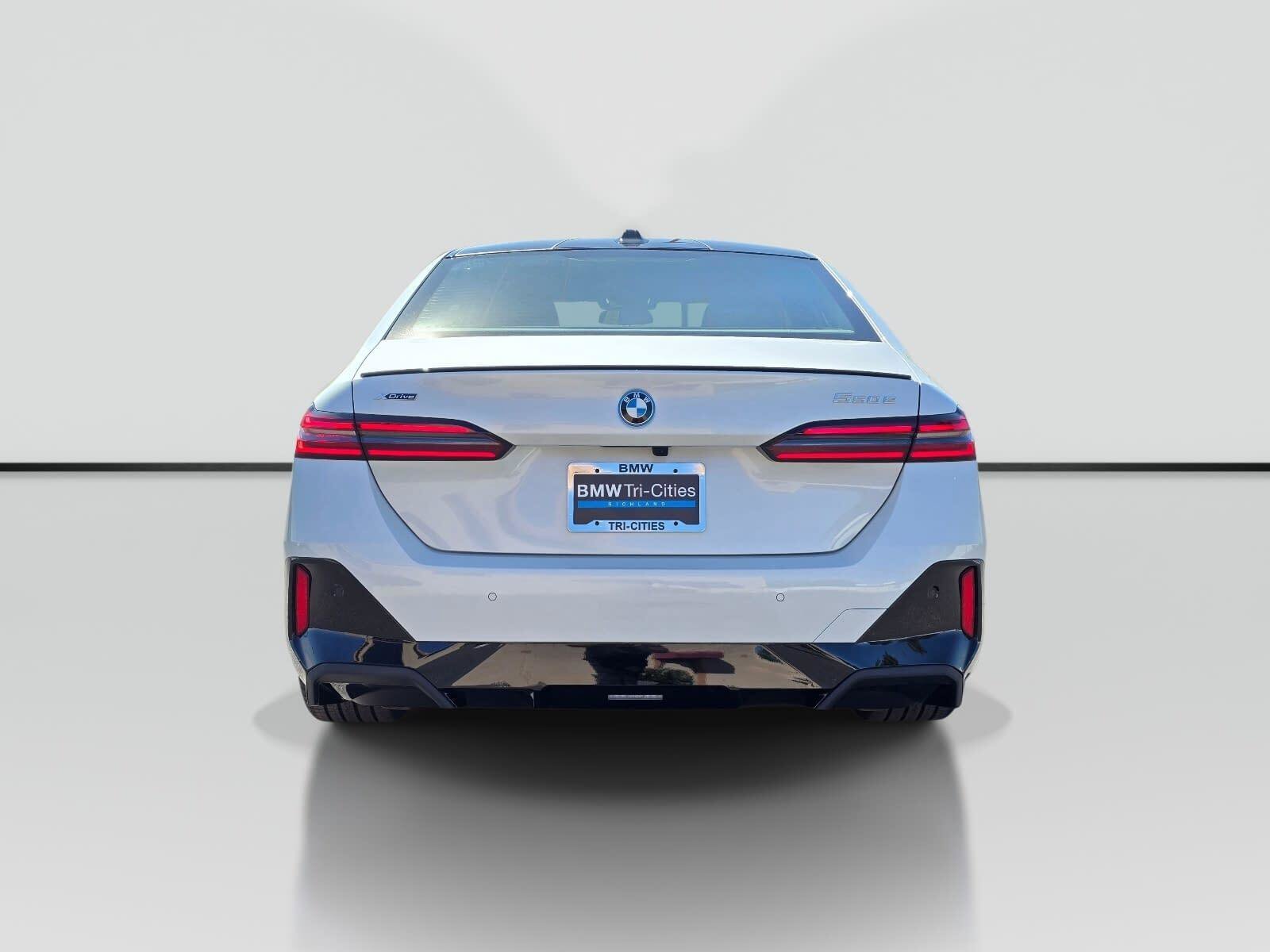2026 BMW 5 Series 550e - Photo 6