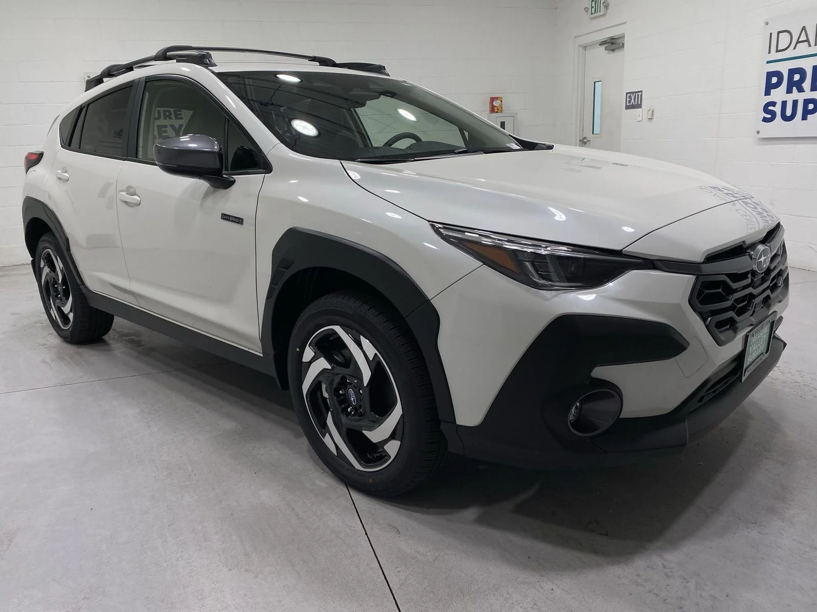 New 2026 CRYSTAL WHITE PEARL Subaru Limited image 2