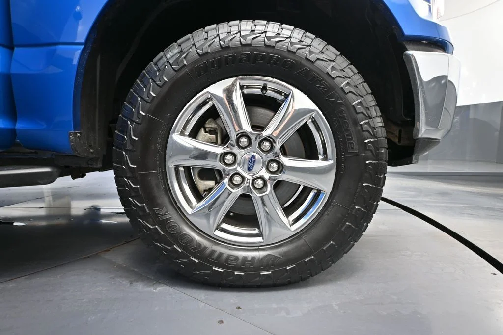 Used 2020 Blue Ford XLT image 17