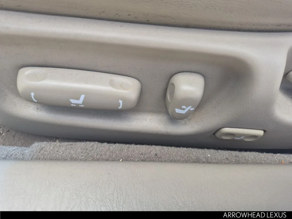 Used 2006 White Toyota SLE image 17