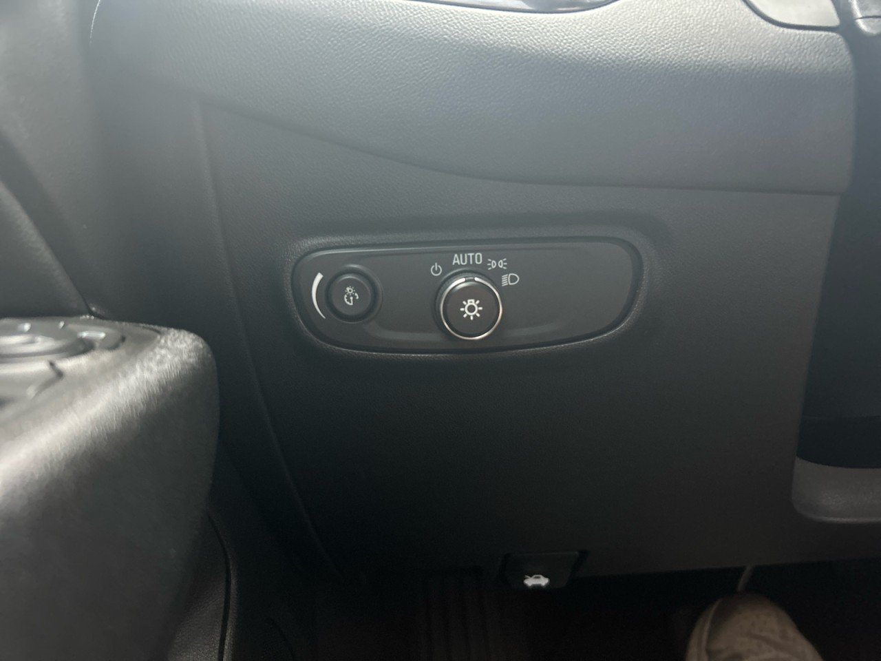Used 2022 Summit White Chevrolet LT image 14