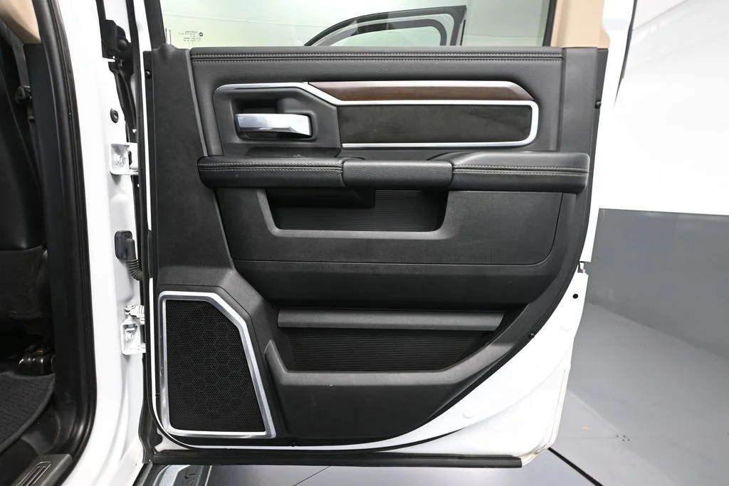 Used 2022 White Ram Laramie image 41