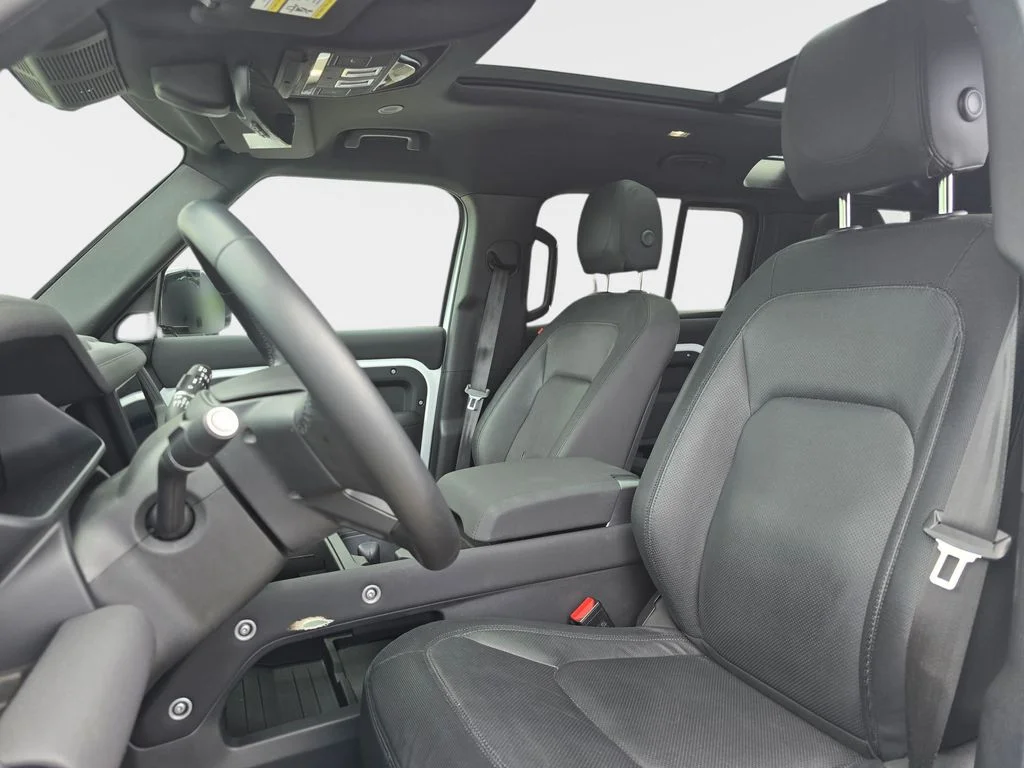 Used 2023 Fuji White Land Rover X-Dynamic SE image 15