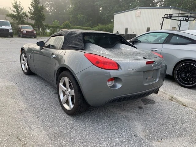Used 2006 Silver Pontiac Base image 6