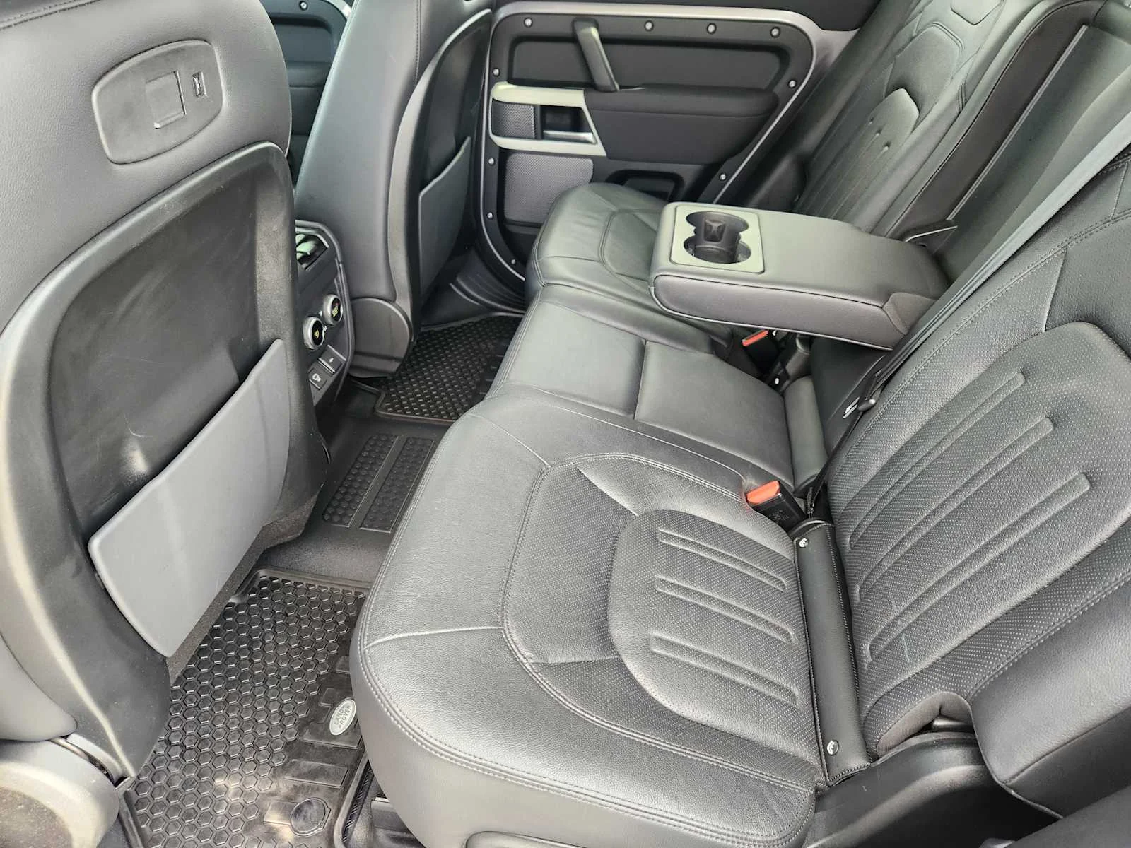 Used 2022 Eiger Grey Metallic Land Rover SE image 31