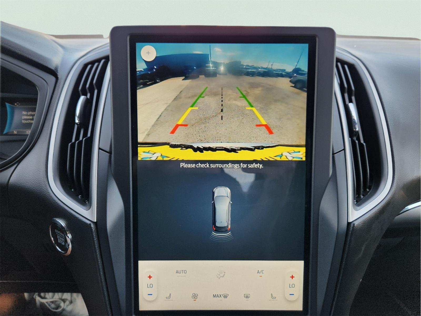 2022 Ford Edge photo 17 of 33