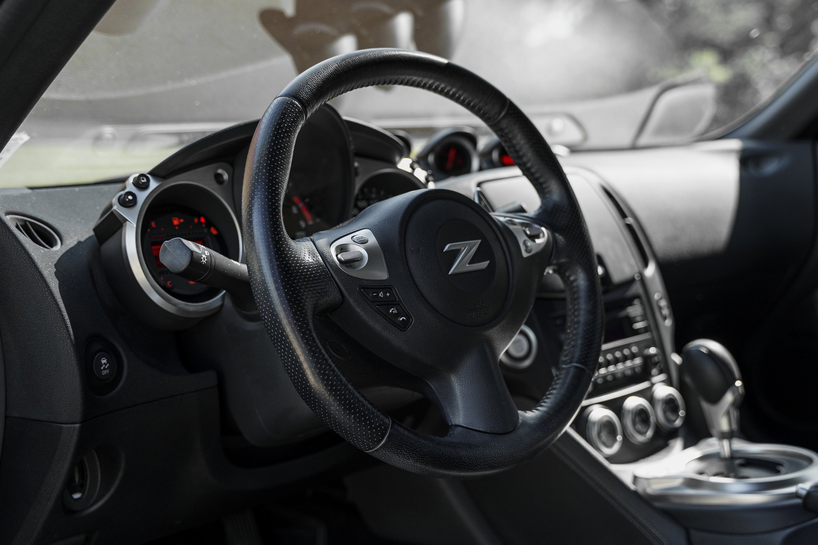 Used 2016 Pearl White Nissan Sport image 8