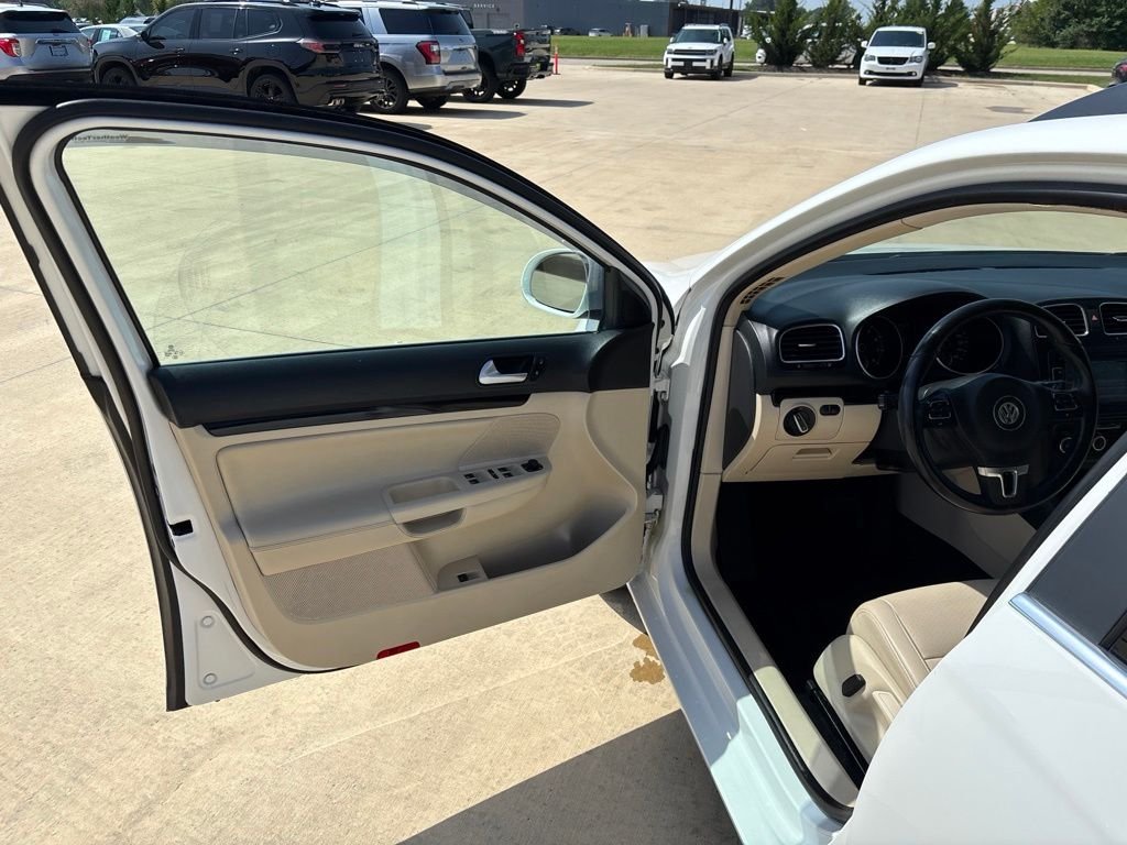 Used 2013 Candy White Volkswagen 2.5L SE image 15