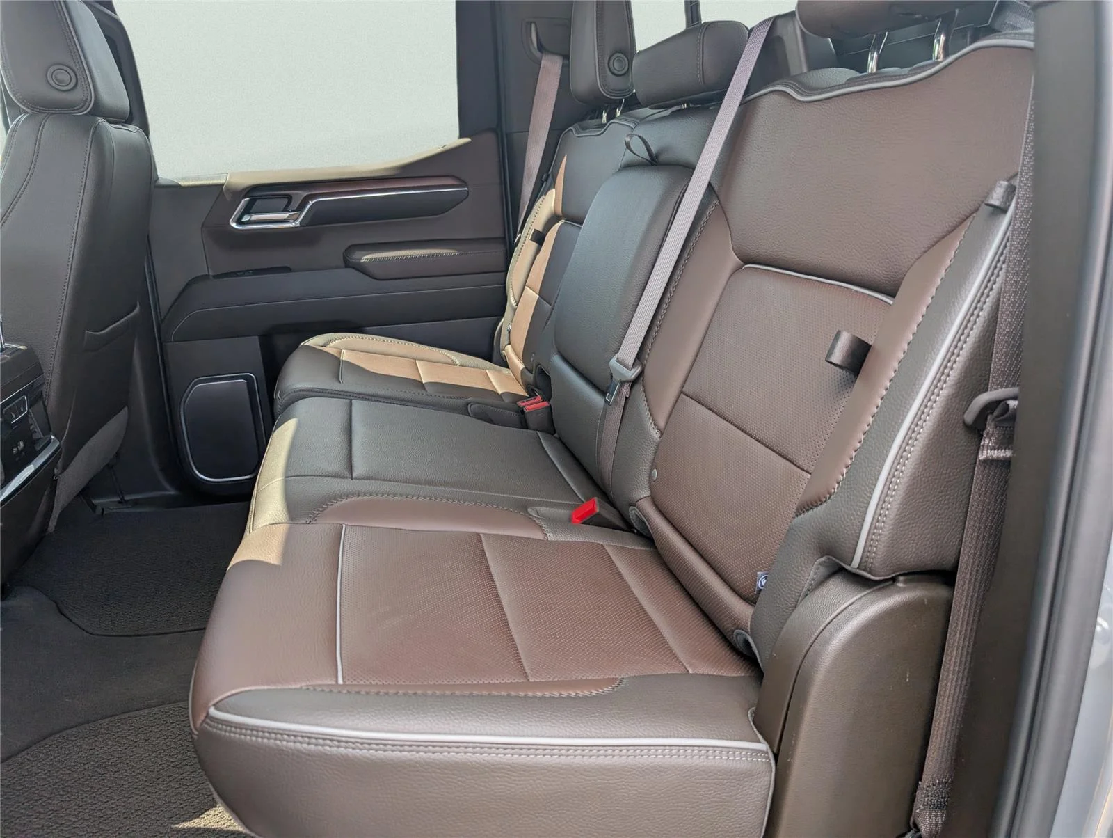 Used 2024 Sterling Metallic GMC Denali image 31