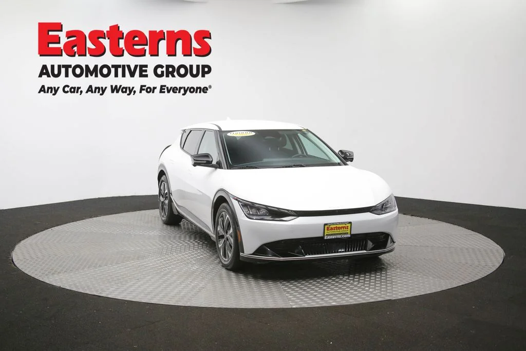 Used 2024 White Kia Wind image 53
