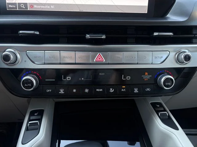 Certified Used 2024 White Pearl Kia S image 18