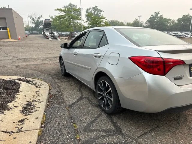 Used 2019 Silver Toyota SE image 5