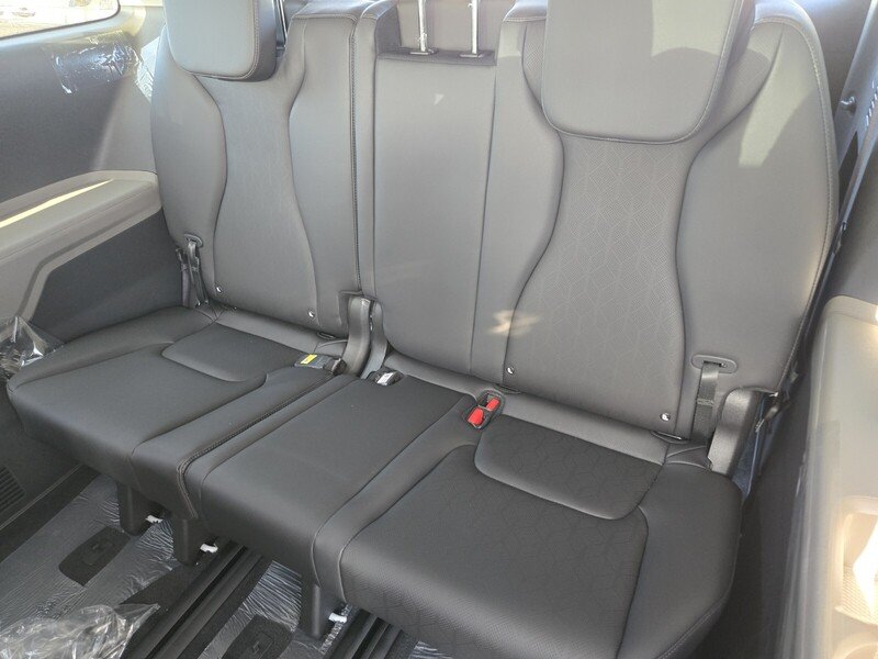 New 2026 Snow White Pearl Kia LXS image 8