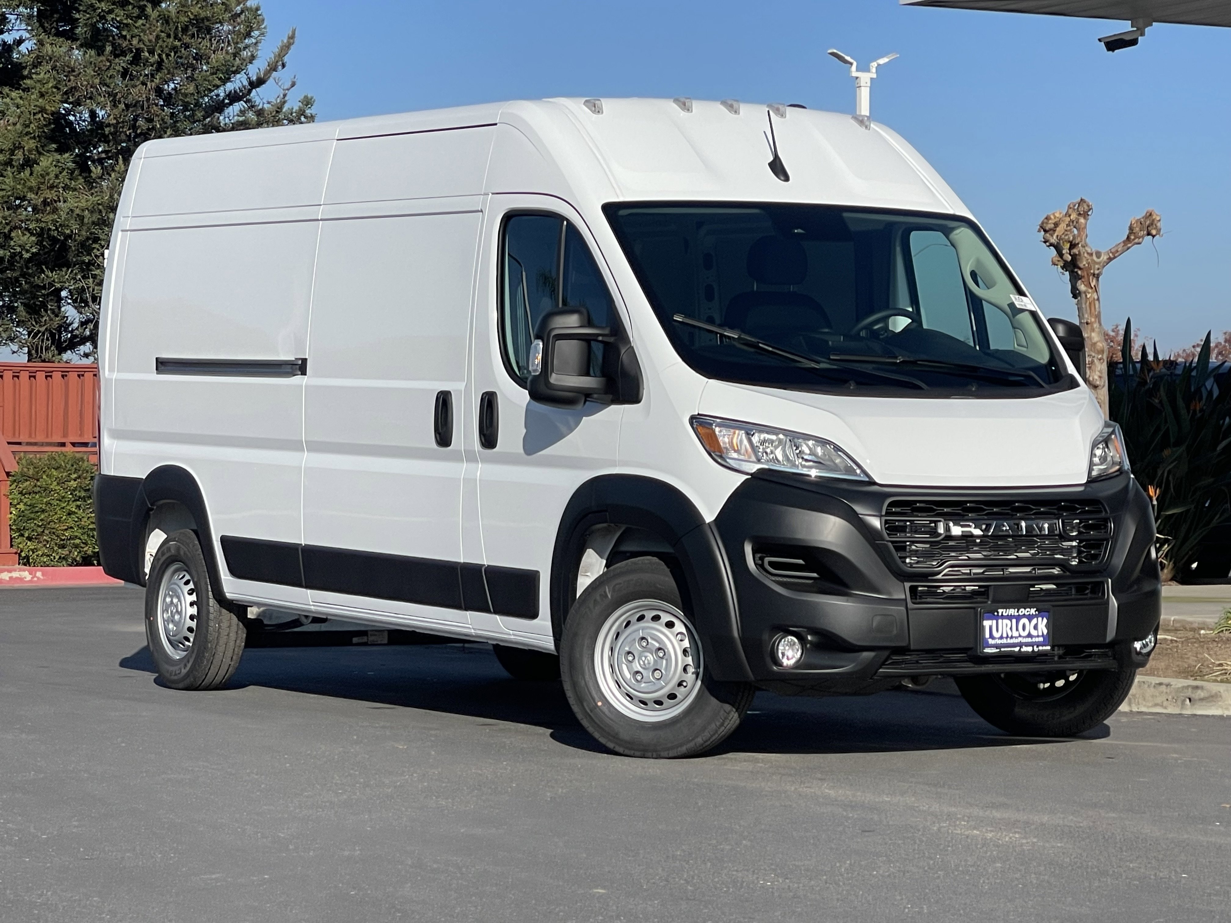 New 2026 Bright White Clear-Coat Exterior Paint RAM High Roof image 4